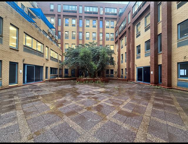 4,612M² OFFICE TO LET IN BRAAMPARK